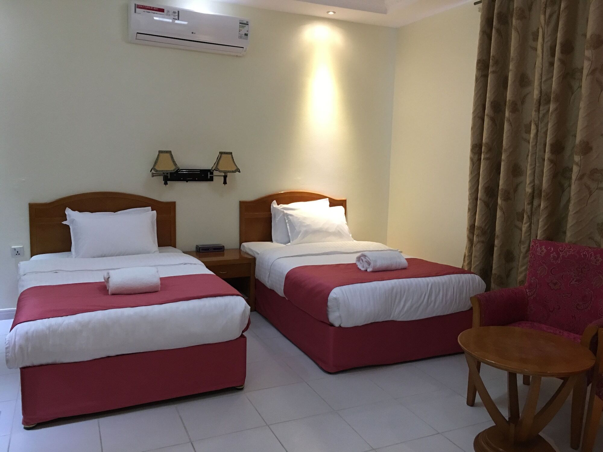 Oyo 366 Waves Hotel عجمان المظهر الخارجي الصورة