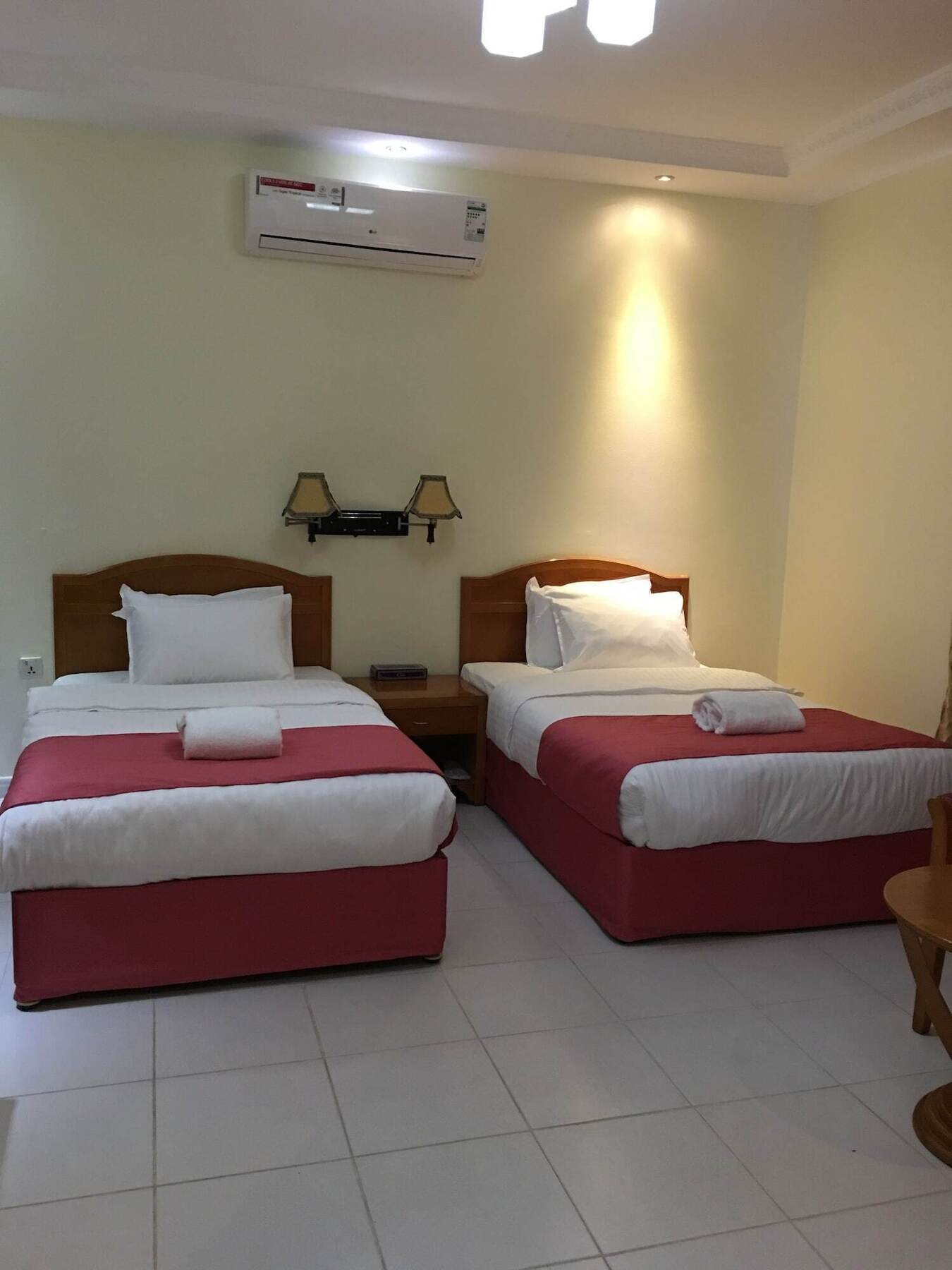 Oyo 366 Waves Hotel عجمان المظهر الخارجي الصورة