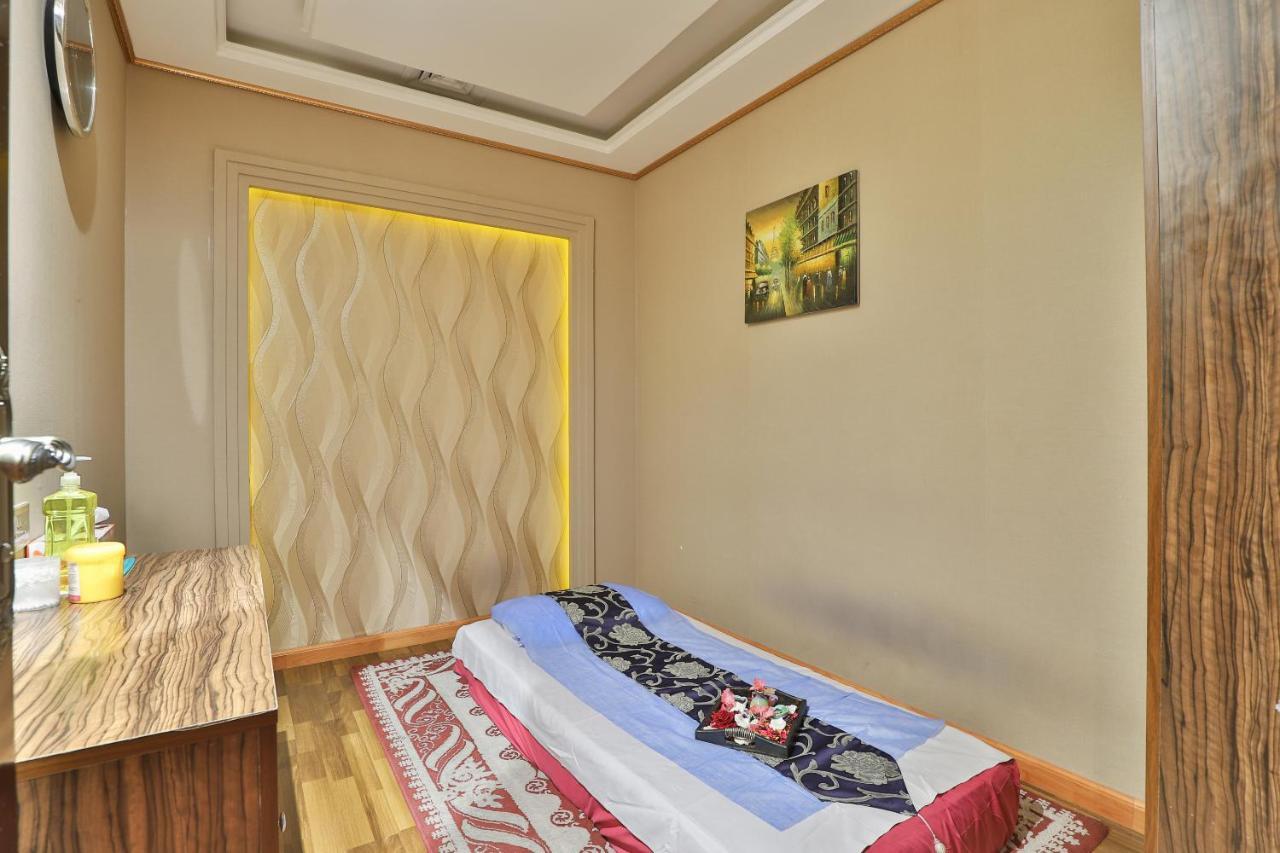 Oyo 366 Waves Hotel عجمان المظهر الخارجي الصورة