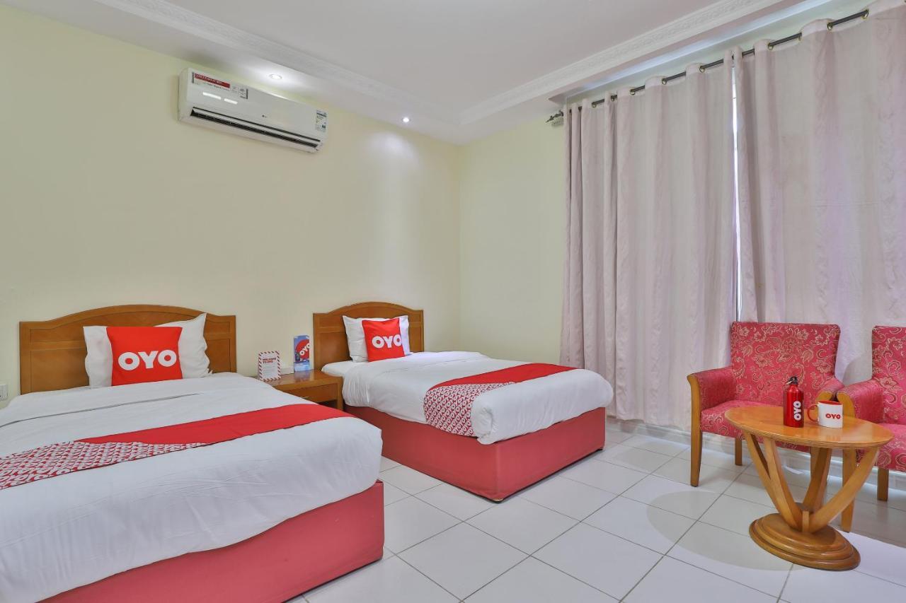 Oyo 366 Waves Hotel عجمان المظهر الخارجي الصورة