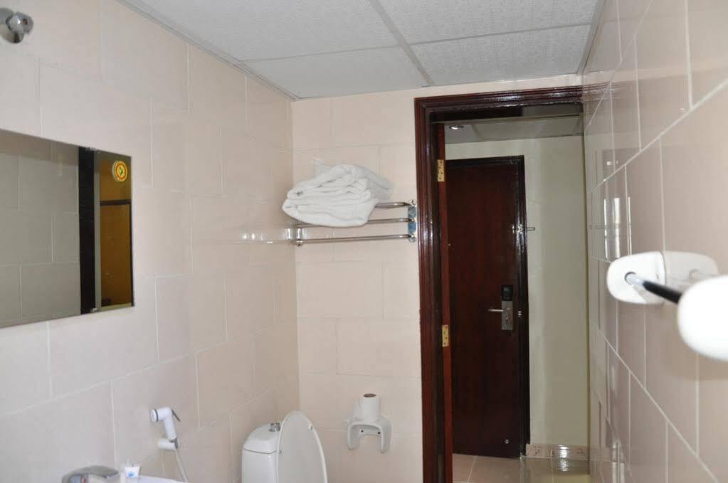 Oyo 366 Waves Hotel عجمان المظهر الخارجي الصورة