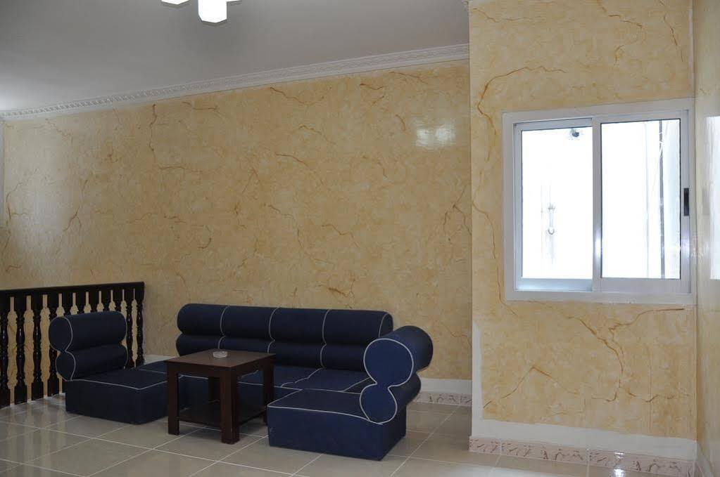 Oyo 366 Waves Hotel عجمان المظهر الخارجي الصورة