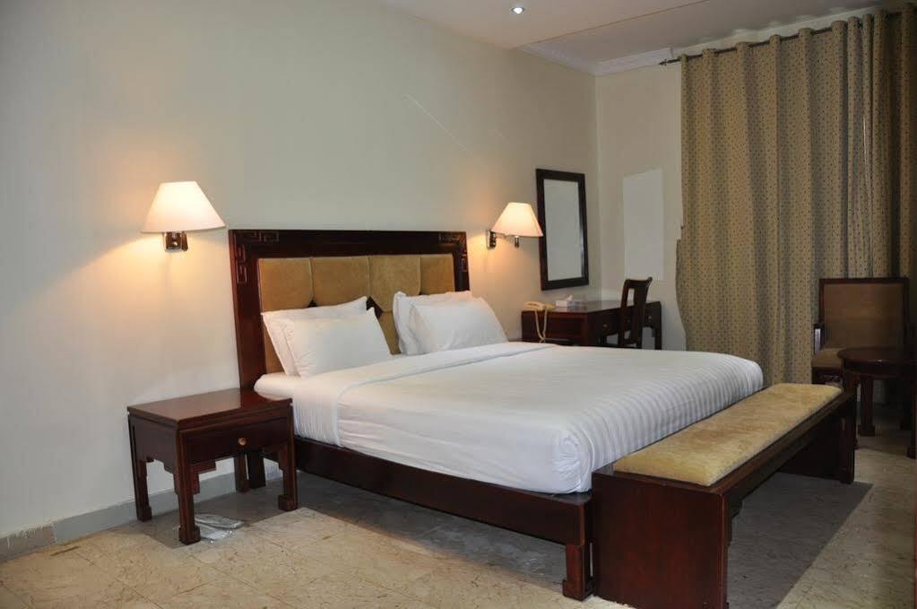 Oyo 366 Waves Hotel عجمان المظهر الخارجي الصورة