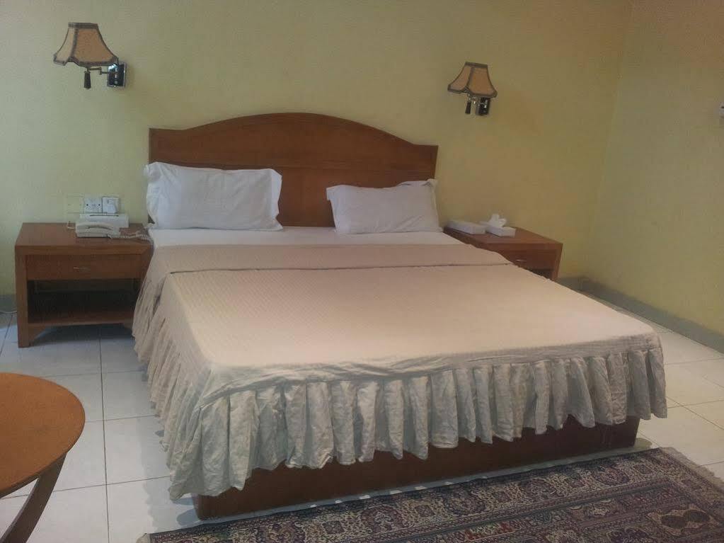 Oyo 366 Waves Hotel عجمان المظهر الخارجي الصورة