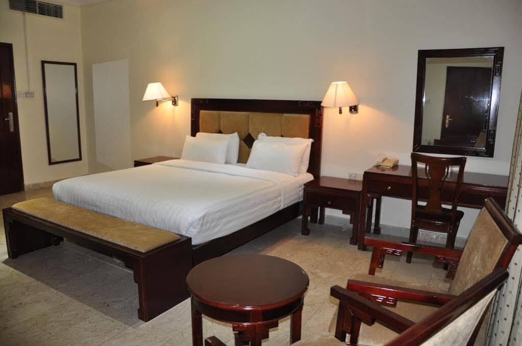 Oyo 366 Waves Hotel عجمان المظهر الخارجي الصورة
